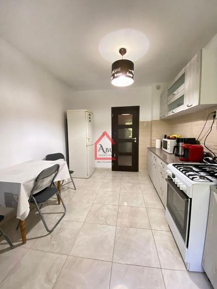 Apartament cu 4 camere, Decomandat, Pacurari-Petru Poni