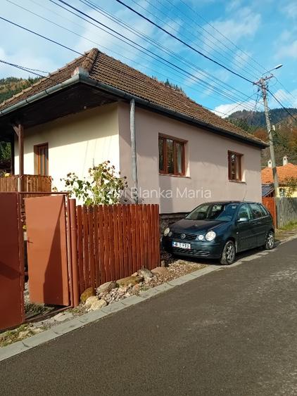De vanzare urgent casa familiara cu etaj. - 2