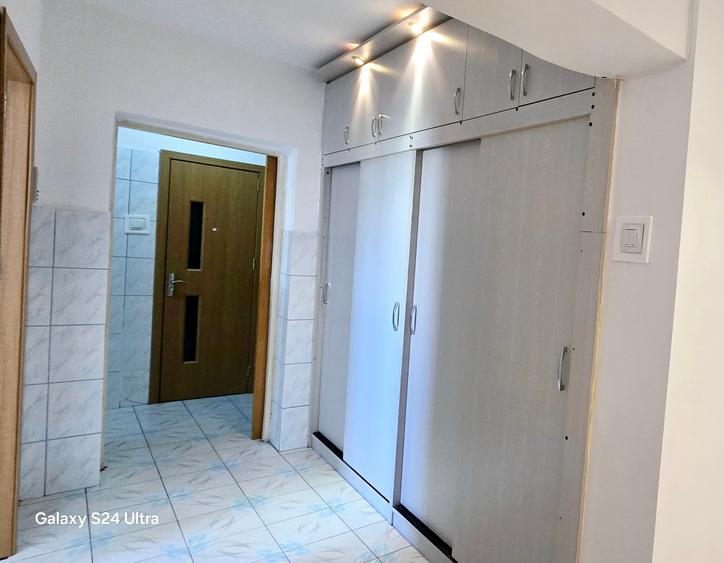 Apartament 3 camere cu centrala proprie