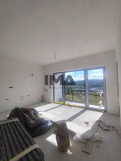 Apartament cu 2 camere, etaj intermediar, Baciu Regal