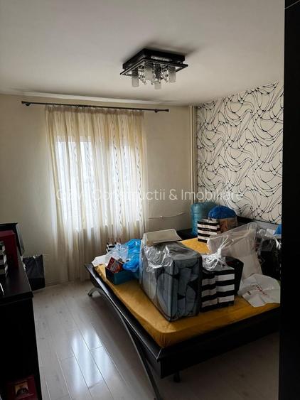 Apartament cu 3 camere , str. Bozieni - 12
