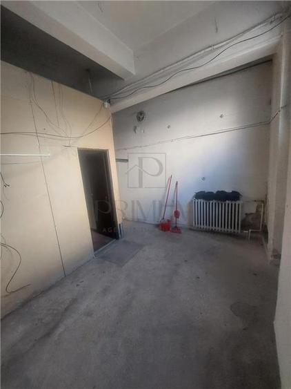 Spatiu comercial cu vitrine mari - Semicentral