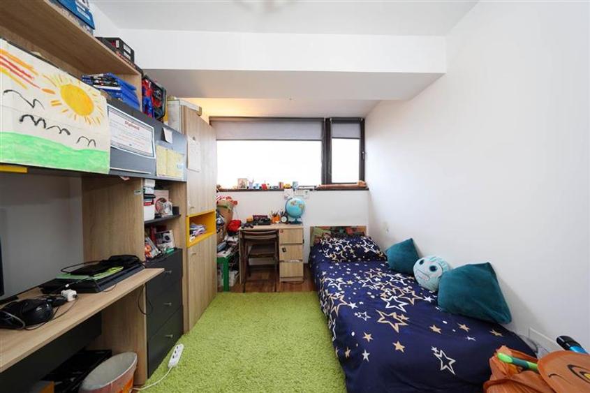Vanzare apartament 3 camere Ghimbav,, bloc 2010, parcare subterana