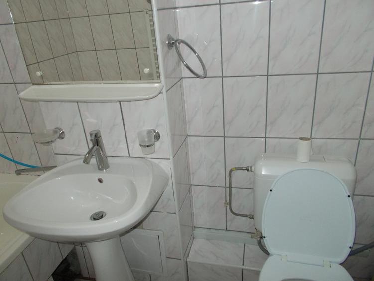 Ofer garsoniera mare,40 m2 decomandata, zona buna (proprietar) 360 euro.