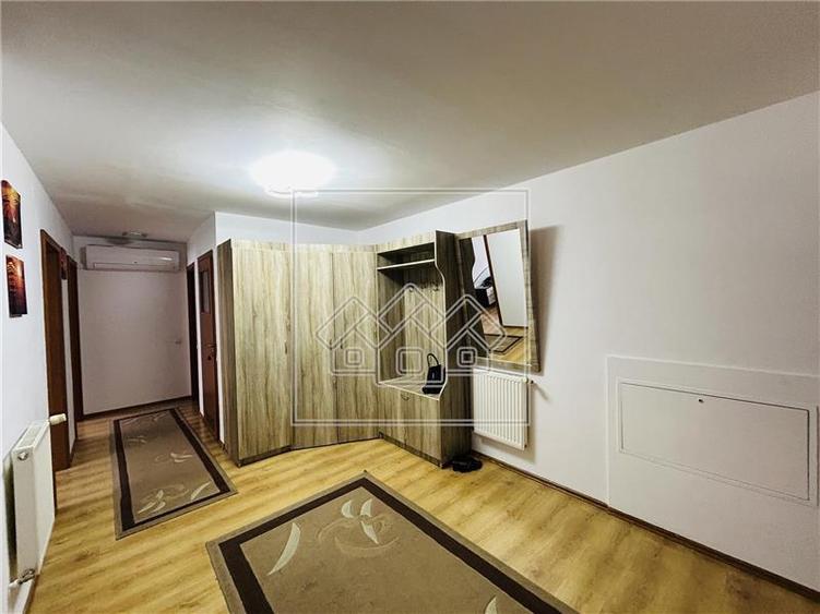 Apartament mobilat si utilat, 3 camere, balcon, zona Rahova