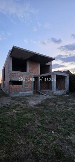 Casă la roșu, 520 mp utili, teren 1.585 mp Strejnicu - 2