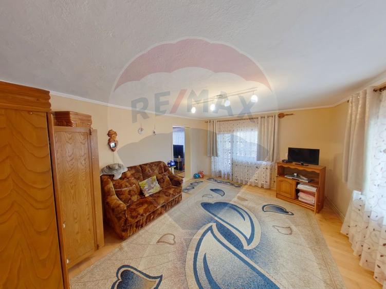 Casă cu 5 camere de vânzare, str. Dragoș Vodă
