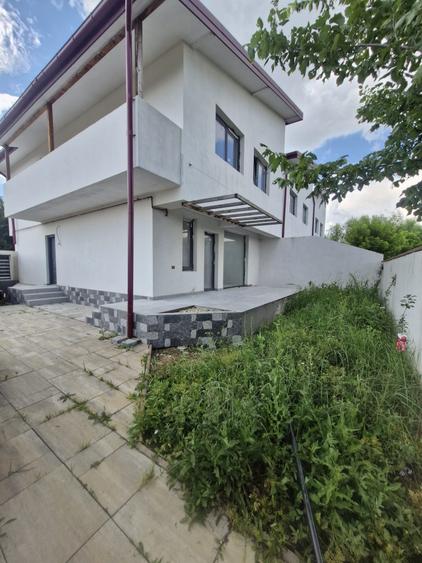 Vila eleganta cu 4 dormitoare, situata la intrarea in Tunari