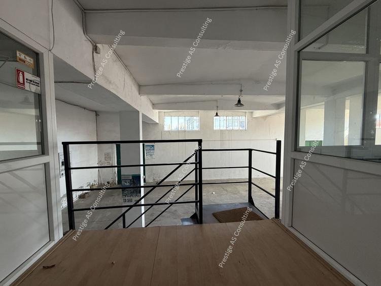 Hala 300 mp | Birouri + Vestiar | Acces auto | 3 intrari | Zona Lipovei