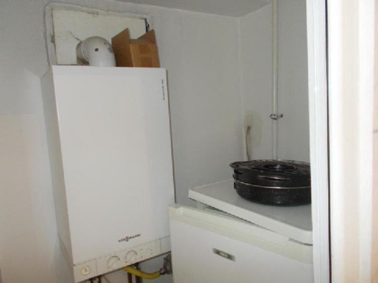 Ofer garsoniera mare,40 m2 decomandata, zona buna (proprietar) 360 euro.