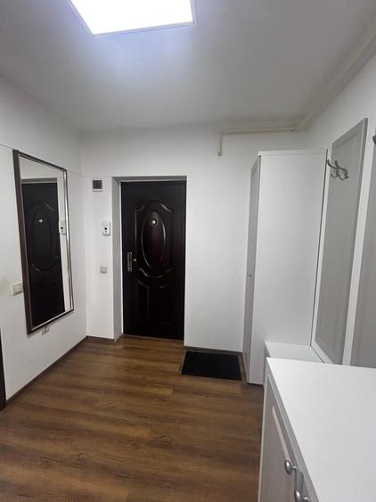 Apartament de 2 camere, semidecomandat, zona Teilor