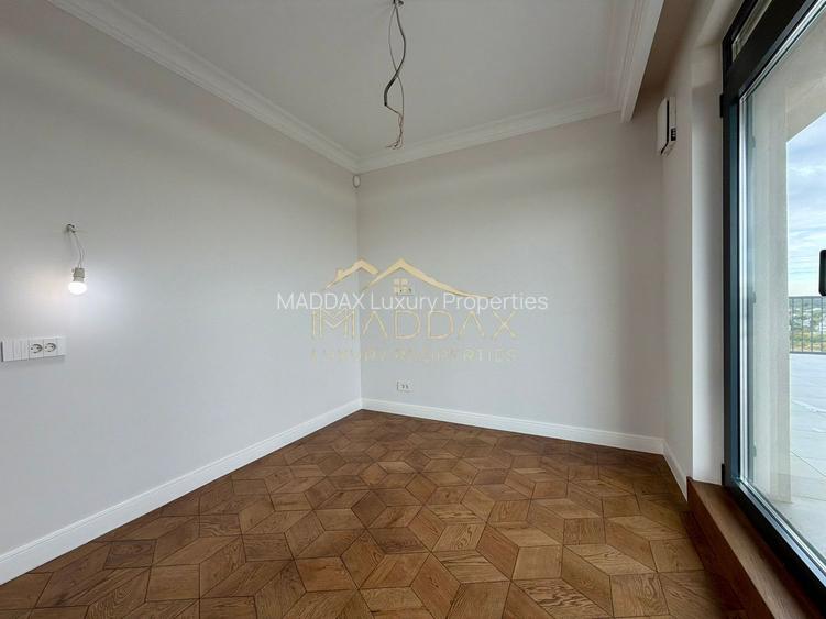 Penthouse cu 4 camere // terasă 70 mp / 200 mp / 3 parking / Straulesti