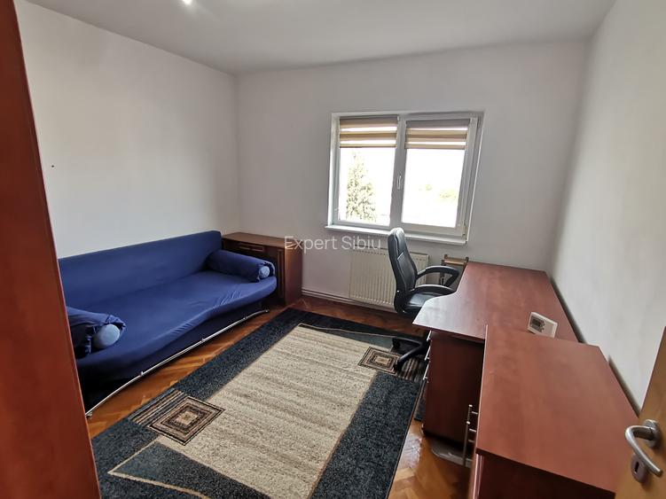 INCHIRIEZ apartament 4 camere decomandat,renovat,zona Strand - 5