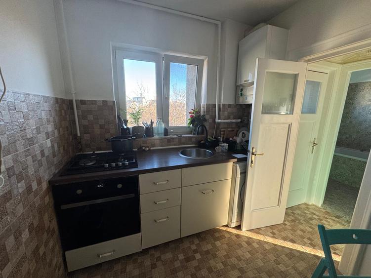 Vanzare apartament trei camere mobilat/utilat renovat Cotroceni metrou Opera