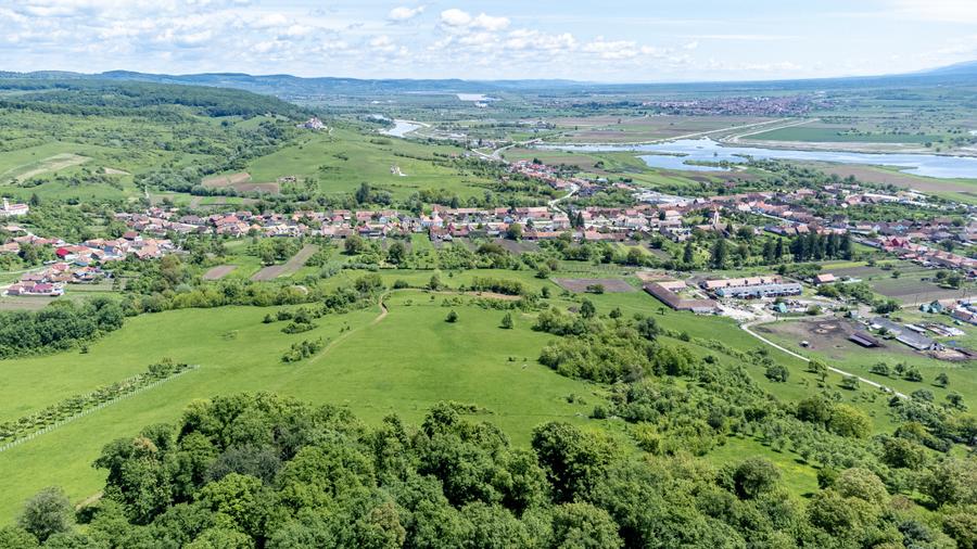 Teren 500 mp în Bradu, Sibiu – 7500 € – Zonă liniștită, priveliște munte