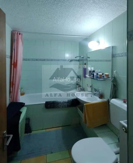 Apartament cu trei camere,  zona Racadau 75mp + doua balcoane 8mp - 11