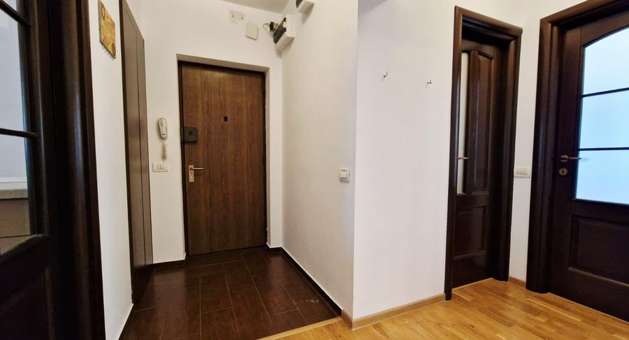 Apartament 3 camere Timpuri Noi-Sincai, etaj 2, decomandat, 2 bai, liber