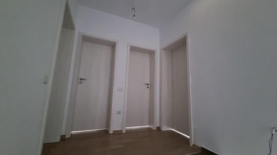 Vila 4 camere, bucatarie separata, zona linistita, parcare, zona Scolii
