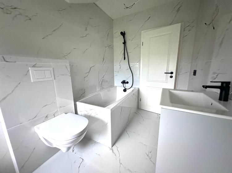 Duplex despartit prin camera tehnica- 5 dormitoare si 3 bai - Mosnita Noua