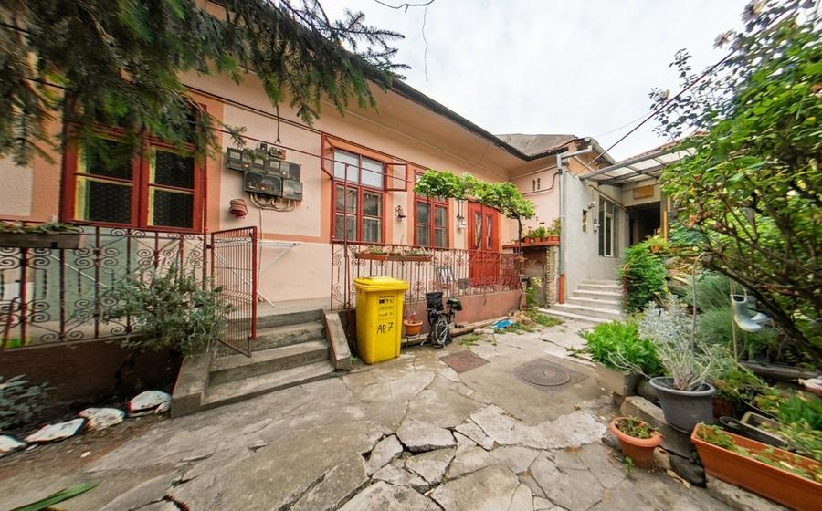 Apartament cu 2 camere în centrul Aradului, la curte comuna