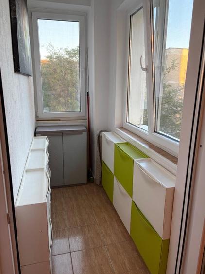 Proprietar, apartament 3 camere, semimobilat si utilat, parcare