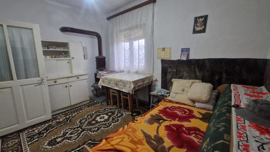 CASA 4 CAMERE , SUPRAFATA TOTALA 80 MP , TEREREN 355 MP, DESCHIDERE 17,5 ML