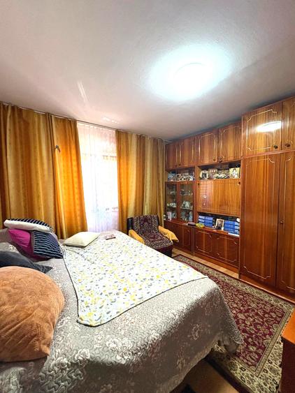 Apartament 2 camere 52mp zona Crsain mobilat Pret 60000eur neg