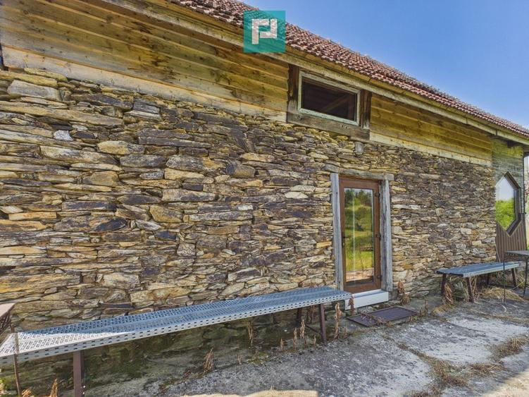 Casă de vacanță cu 2 corpuri si view în Dulcele