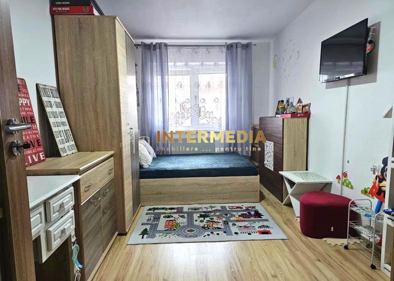Apartament 3 camere CETATE Bulevard Etaj 3 Renovat Total Mobilat Beci Parcare