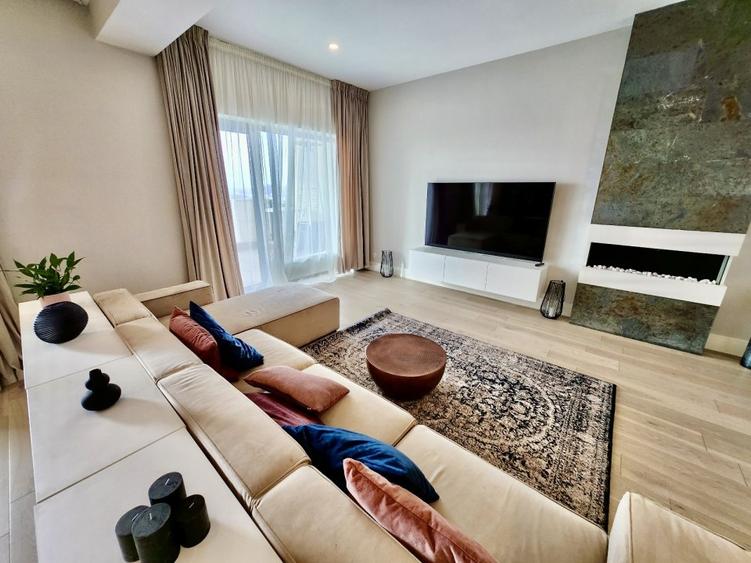 Penthouse- 4 camere cu rooftop de 200mp