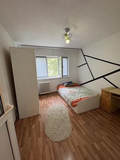 Apartament 2 camere, confort 1 semidecomandat, etaj 2/4 – pozitie excelenta