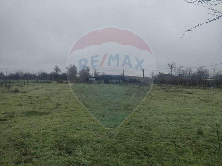 Teren intravilan 2.205 mp – dublă deschidere, utilități, parcelabil