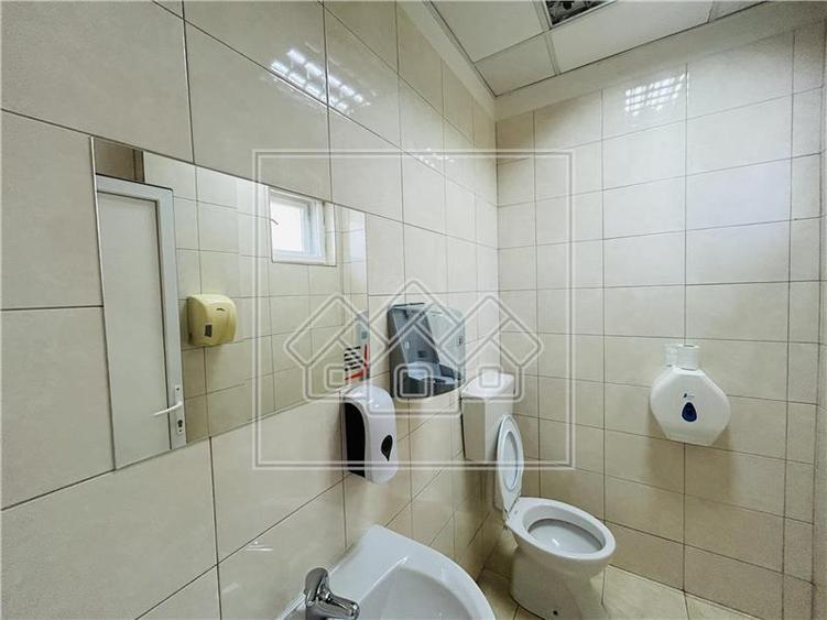 Spatiu comercial, 876 mp utili,  10 parcari, Piata Cluj