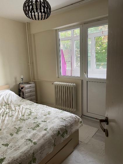Proprietar, vand apartament cu 2 camere si balcon inchis. Pret usor negociabil
