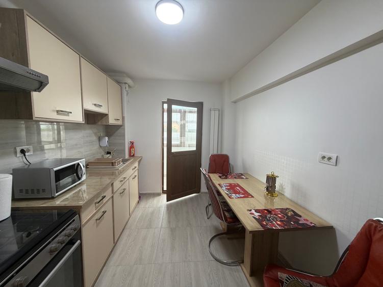 Apartament 3 camere,strada Victoriei