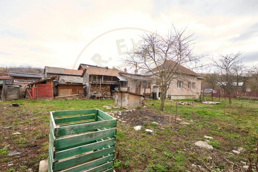 Casa individuala Leresti la strada principala+ teren 831 mp, utilitati complete