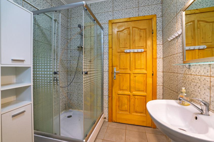 Casa moderna si casa bunicii + 6300 mp teren, Oaza autentica in Corbi Arges