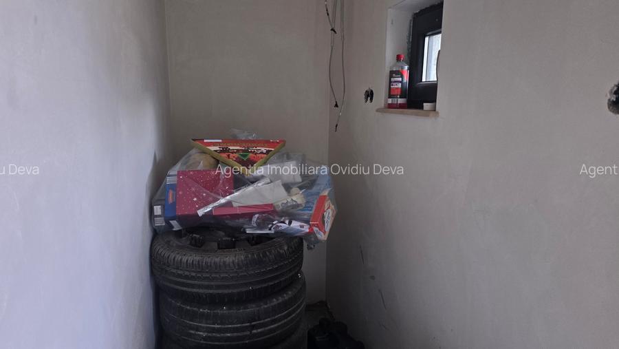 Vand casa in duplex in Deva, semifinisata, zona Garii (peste linia ferata), P+E - 8