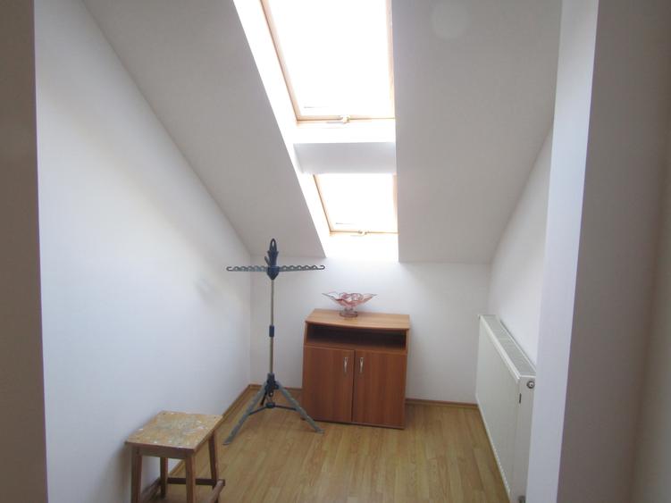 Apartament cu 2 camere + living, pe două niveluri, complet utilat și mobilat