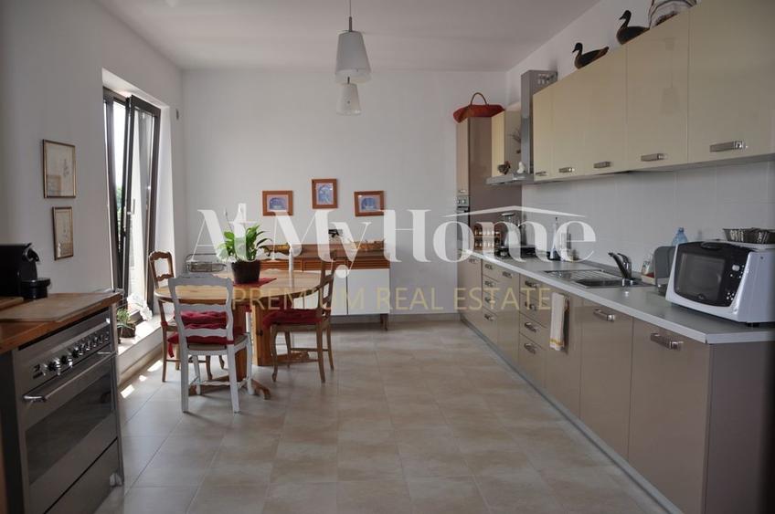 Apartament SUPERB, spatios cu 4 camere, nemobilat, 2 locuri parcare, boxa
