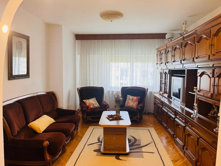 Apartament ultracentral, 3 camere, cu priveliste impresionanta, langa Mercur