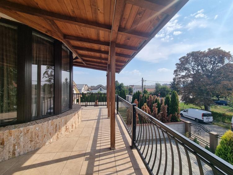 Vilă deosebită- 8 camere- Cartierul CFR Bacău- destinații multiple
