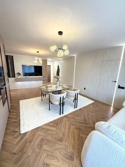 Proprietar vând ap 3 camere Florești, două băi, bloc cu lift