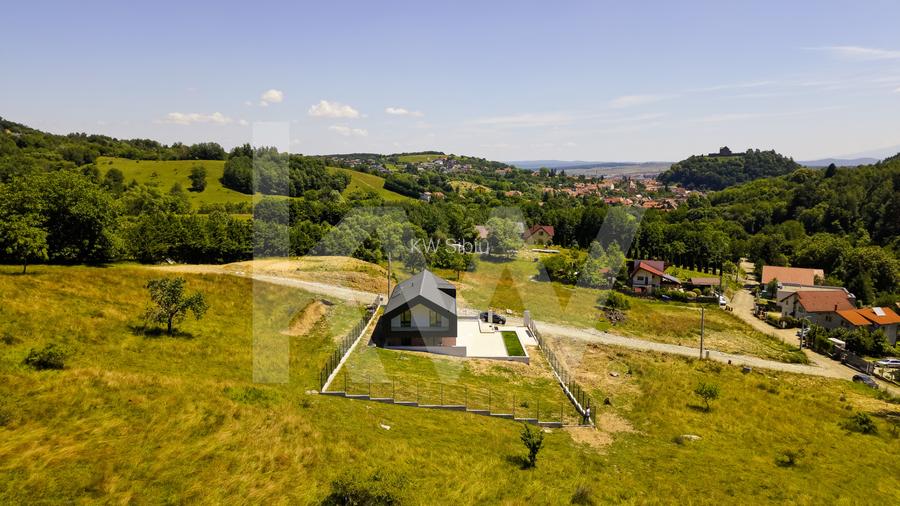 Casă arhitectură modernă cu panoramă spre Munții Făgăraș și Cetatea Cisnădioara - 24