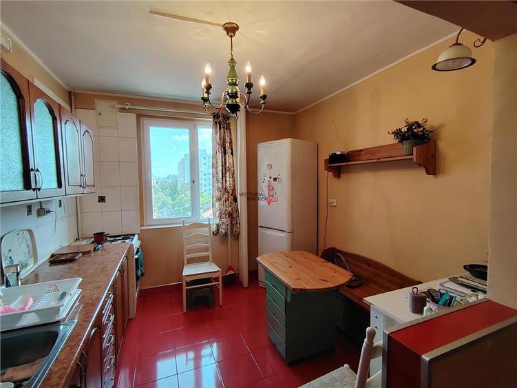 Apartament 3 camere zona Calea Grivitei Podul Grand