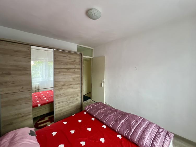 Apartament 2 camere, 47 mp utili, decomandat, etaj 3, mobilat - Zona Lipovei