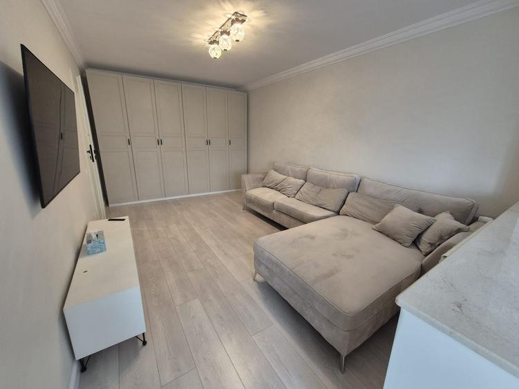 Apartamnent decomandat cu 3 camere, Sector 6