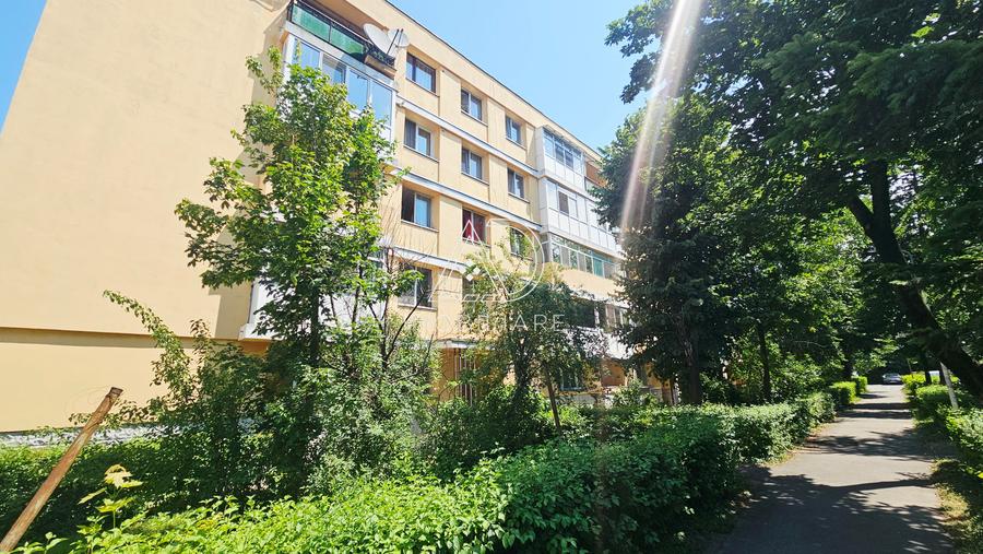 Apartament 3 camere decomandat de vânzare - zona Centrală – strada General Crist