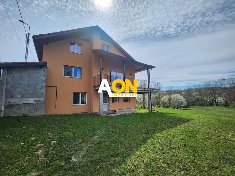 De vanzare casa 6 camere 8142 mp teren in Oarda de Sus
