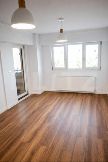 Apartament 4 camere, decomandat -1 min de Shopping City